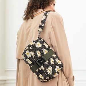 Lug Harness Crossbody Bag in Autumn Daisies